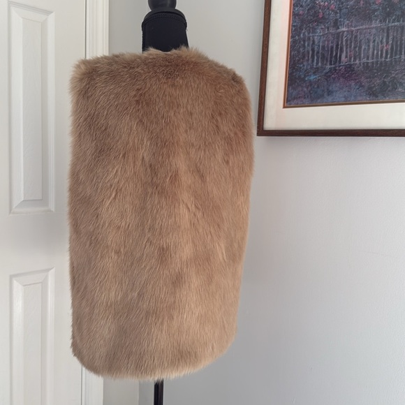 NWOT - Joie Faux Fur Vest - Size Large - Picture 5 of 7
